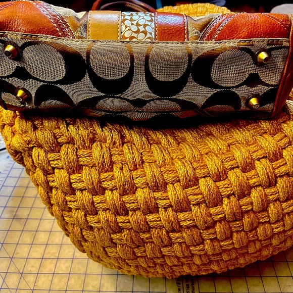 Women’s Authentic Coach Logo Bag - Picture 2 of 3